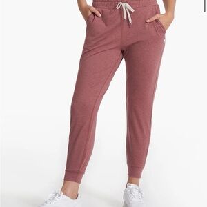Vuori Women's Joggers in Rosewood